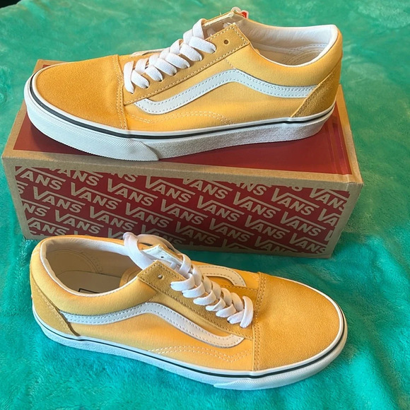 Vans Other - NWT, in box. Vans Old Skool flax/true white. Mens size 8, women’s size 9.5 NWT